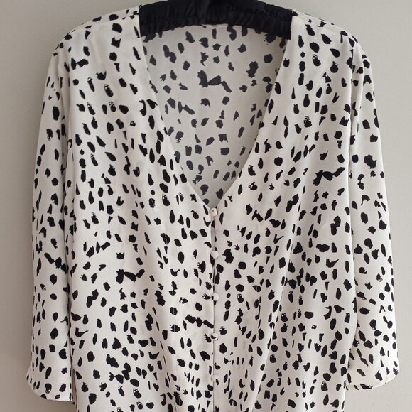 Animal Print Black & White Short Sleeve Blouse Size XXL 100% Polyester - Picture 1 of 11